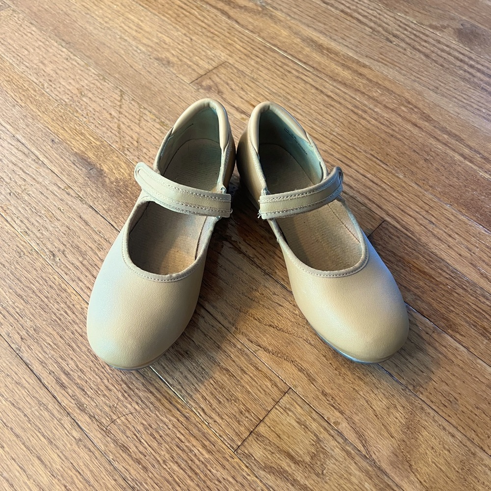 Easy Strap Tap Shoe for Girls size 2M